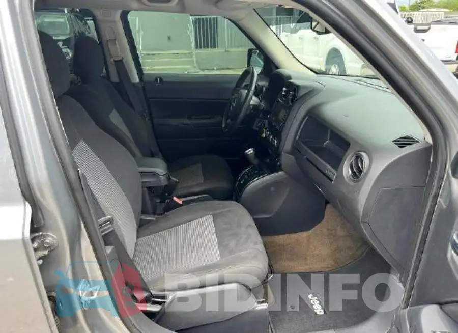 1C4NJPFB7HD103098 Photo# 7