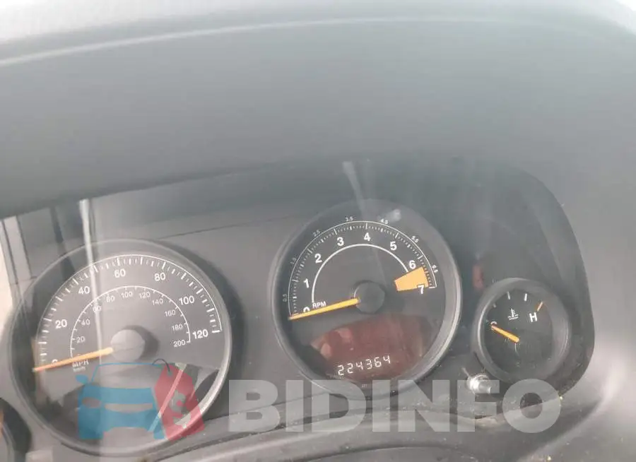 1C4NJRBBXED765917 Photo# 8