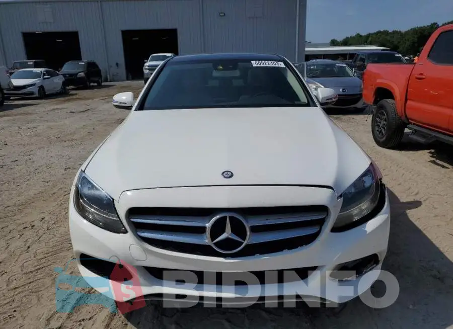 WDDWF4KBXGR147579 Photo# 5