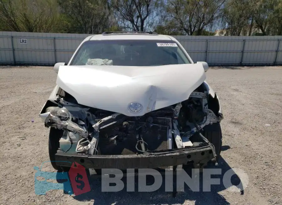 5TDYK3DCXFS586070 Photo# 5