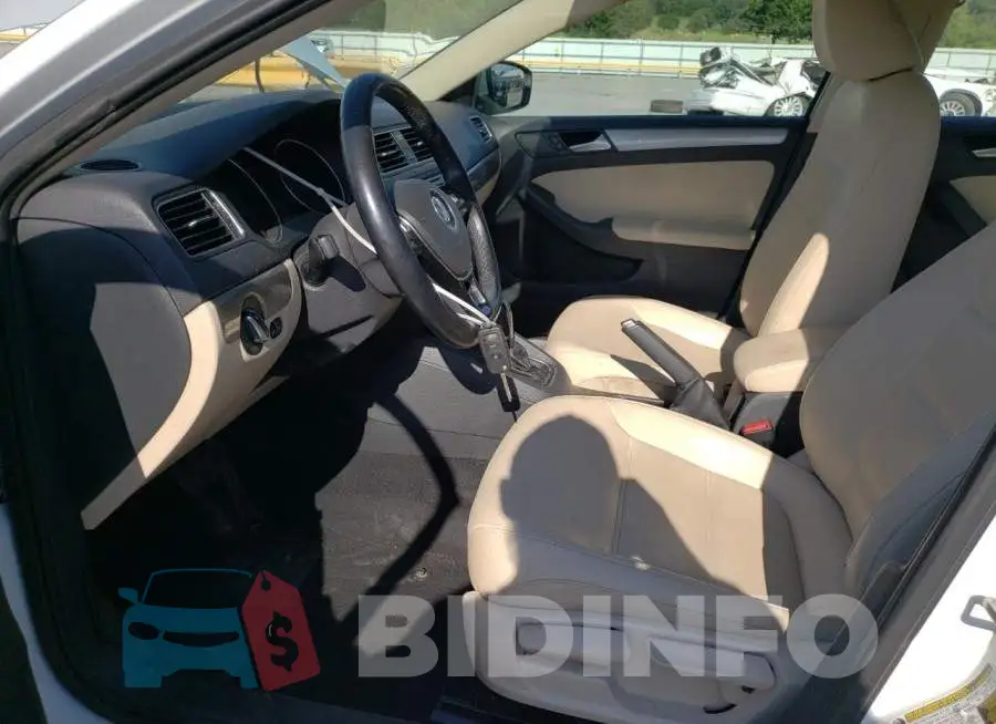 3VWDB7AJXHM388212 Photo# 7