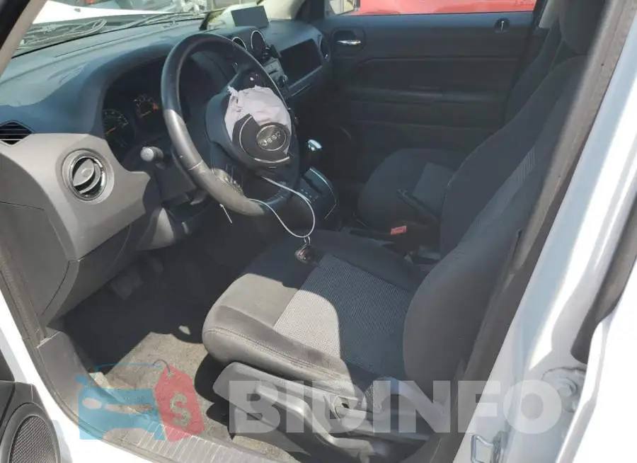 1C4NJRFB8HD181577 Photo# 7