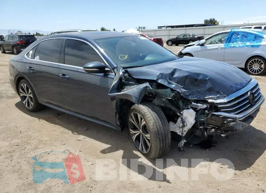 1VWSA7A38MC018352 Photo# 4