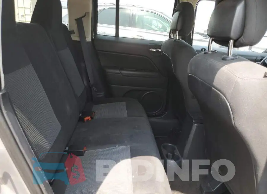 1C4NJPBAXFD313091 Photo# 10