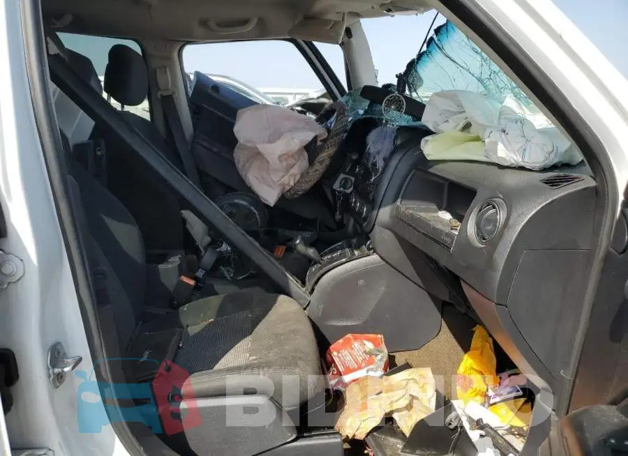 1C4NJPBB8HD121177 Photo# 7