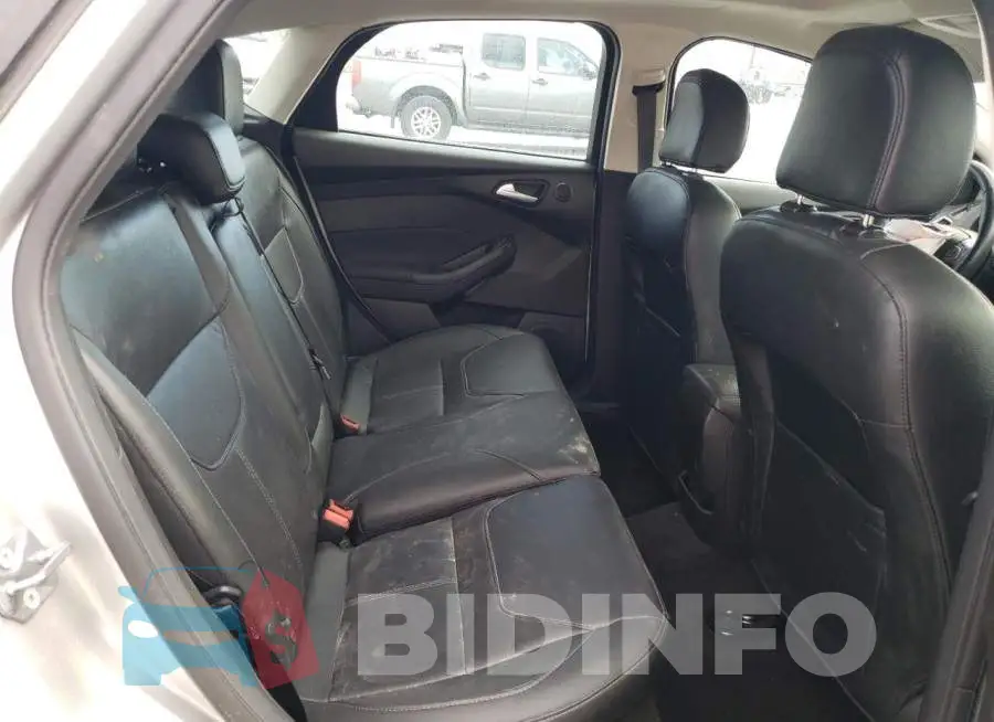 1FADP3N27HL250831 Photo# 10