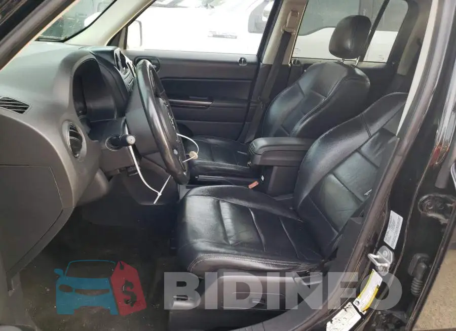 1C4NJRAB7GD510792 Photo# 7