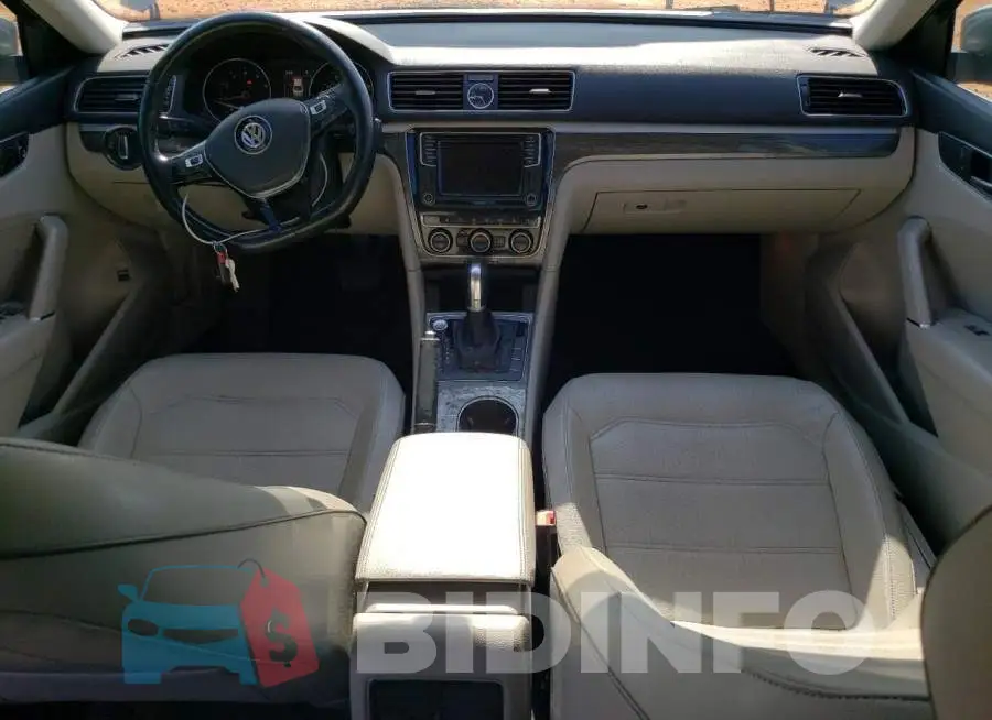 1VWGT7A34HC008634 Photo# 8