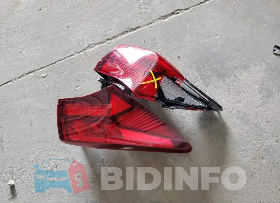 19UUB2F51FA017839 Photo# 12