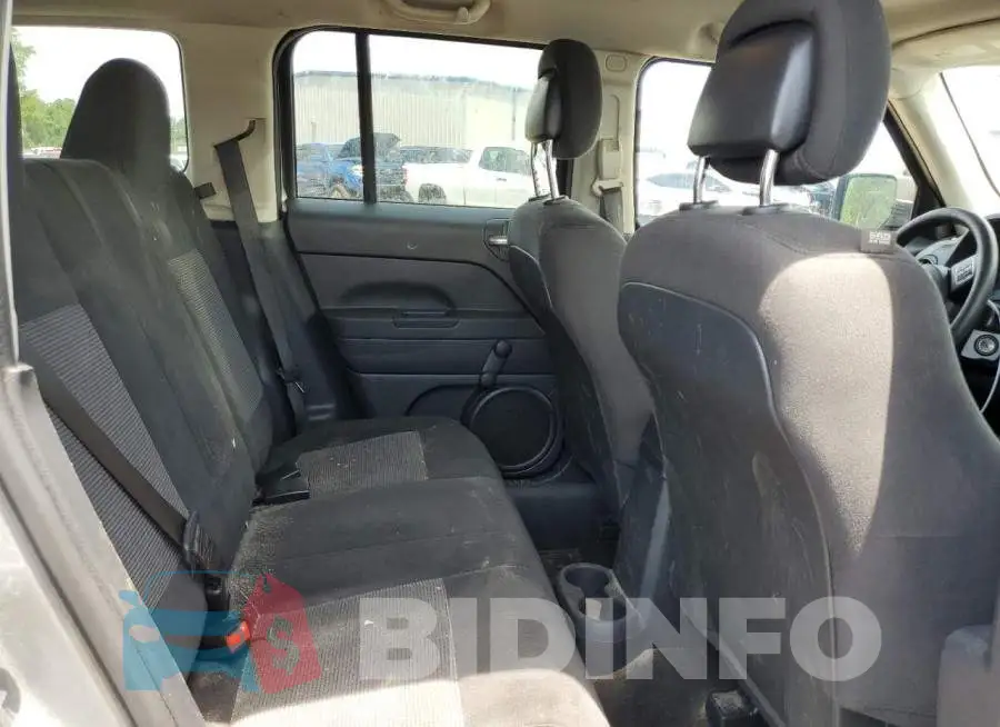 1C4NJPBA2FD377934 Photo# 11