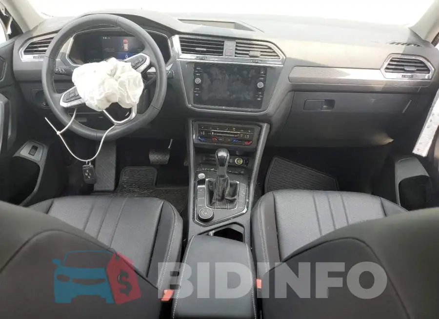 3VV2B7AX7NM040380 Photo# 8