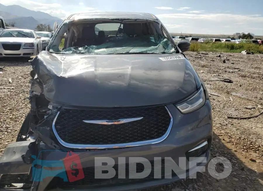 2C4RC1L76NR124882 Photo# 5