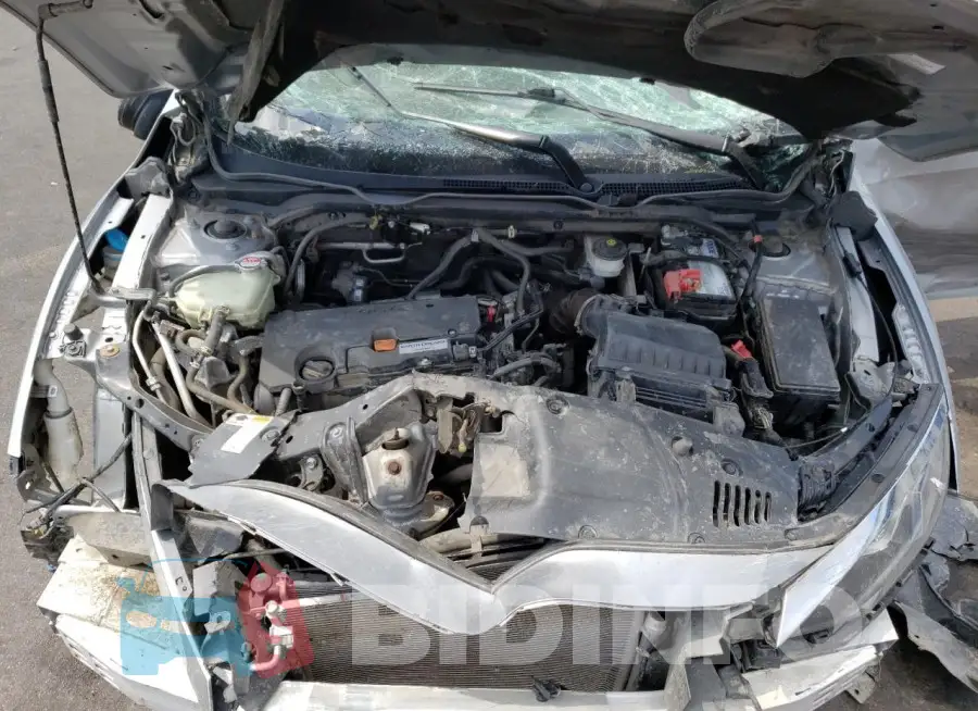 19XFC2F72JE208682 Photo# 11