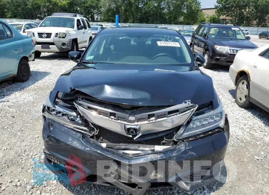 19UDE2F31JA001512 Photo# 5