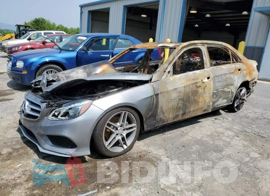 WDDHF8JB3FB092921 Photo# 1