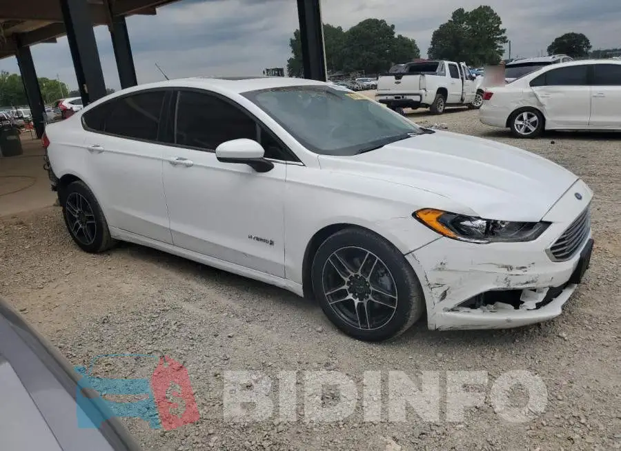 3FA6P0LU9JR269738 Photo# 4