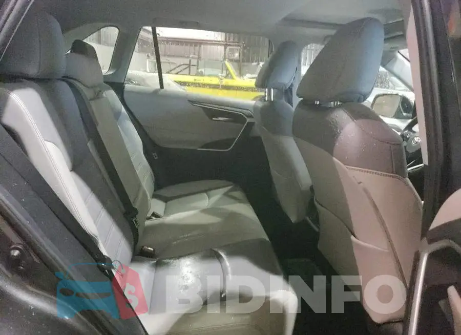 2T3C1RFV2KW024204 Photo# 11