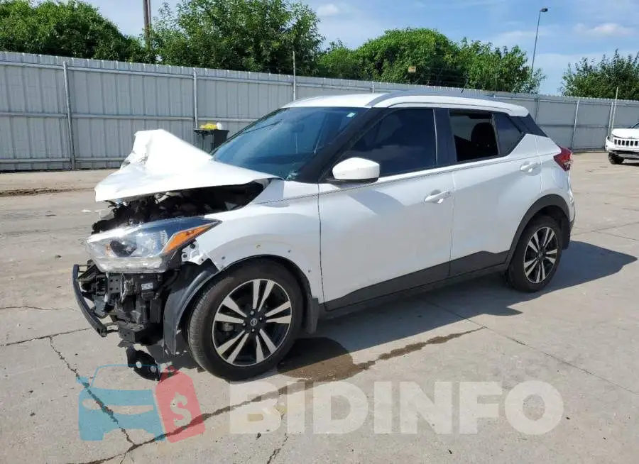 3N1CP5CU2JL535553 Photo# 1