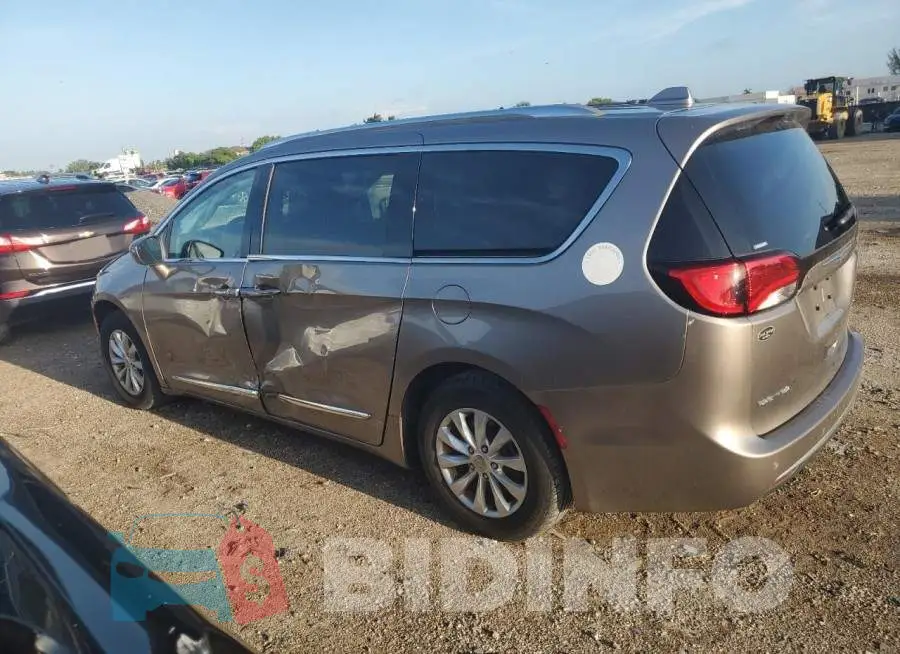 2C4RC1BGXJR149568 Photo# 2