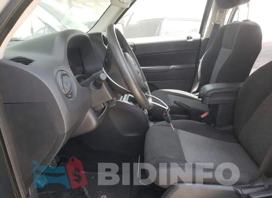 1C4NJPBB1GD518258 Photo# 7