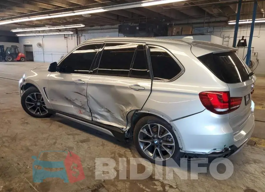 5UXKR0C30H0V80929 Photo# 2