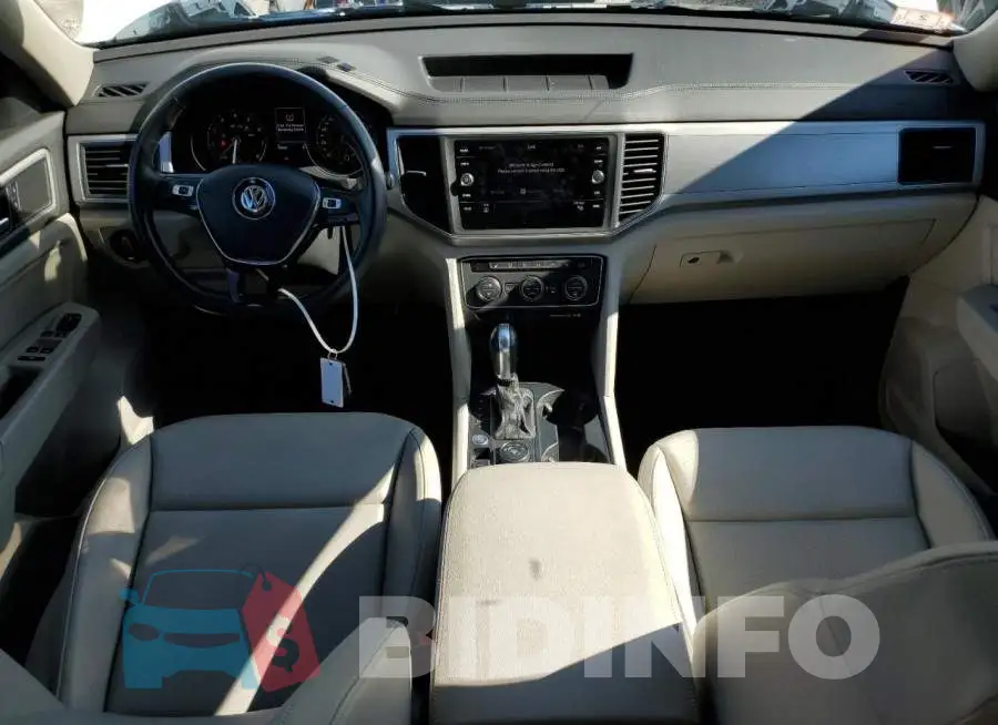 1V2LR2CA8KC596140 Photo# 8