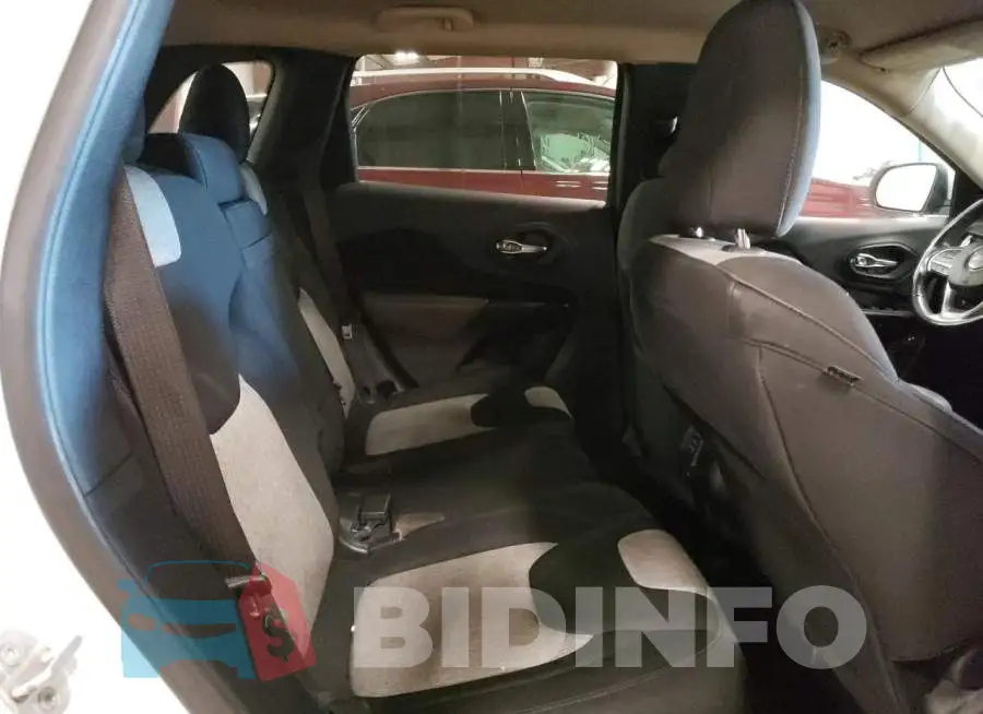 1C4PJLCS4EW102688 Photo# 11