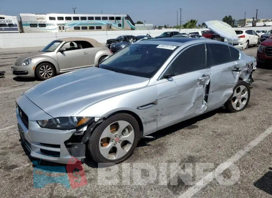 SAJAR4FX3JCP35904 Photo# 1