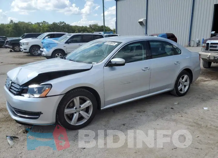 1VWBS7A37EC032922 Photo# 1