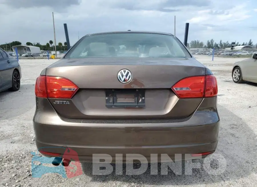 3VW2K7AJ4EM307241 Photo# 6