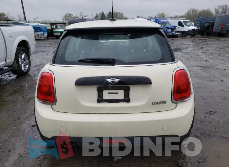 WMWXP5C51J2G62058 Photo# 6