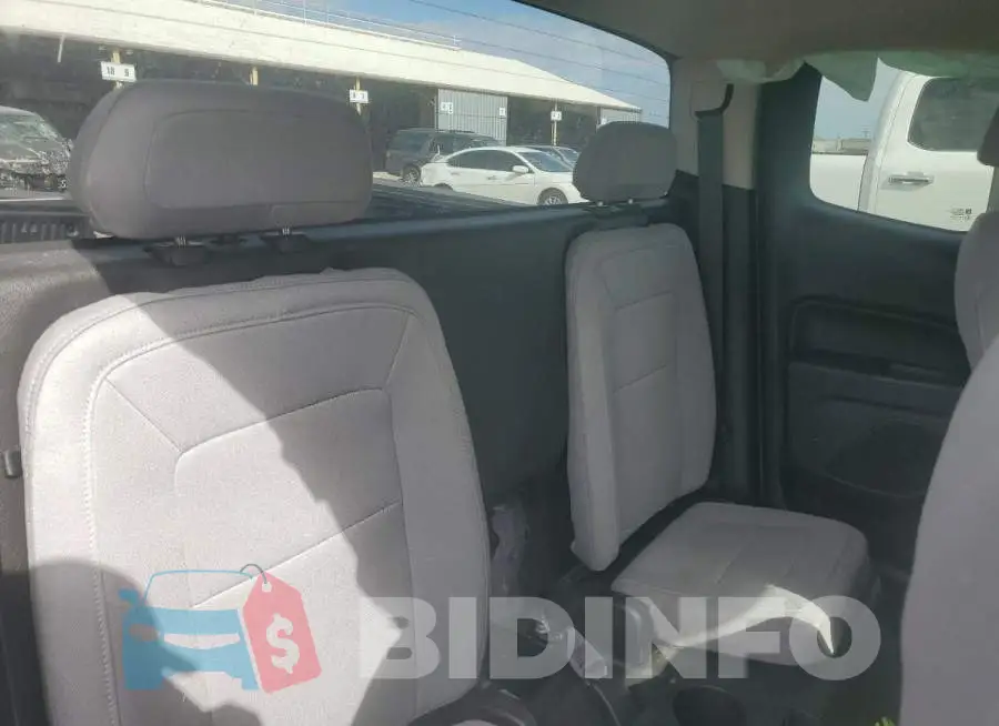 1GCHSBE37F1263228 Photo# 10