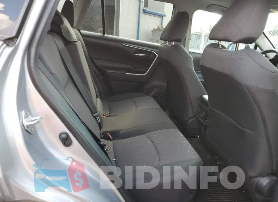 2T3P1RFV5KW051835 Photo# 11
