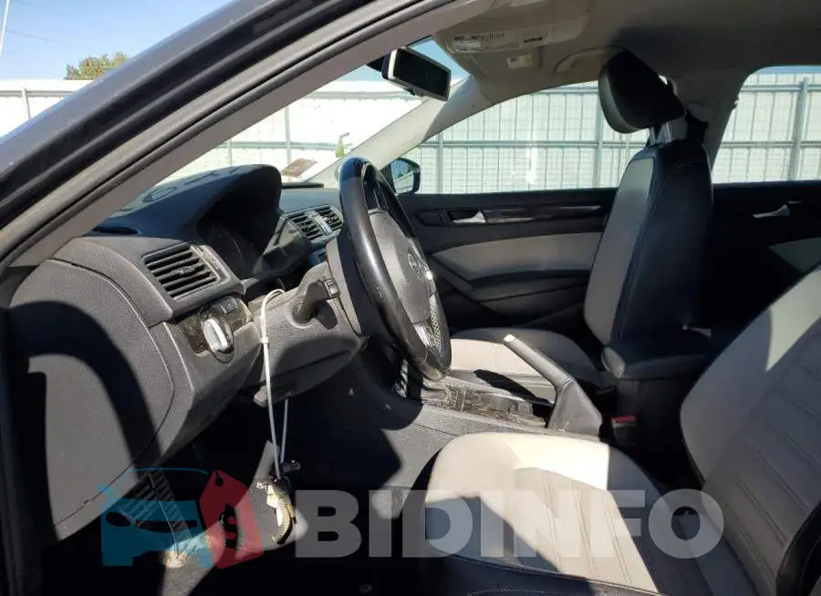 1VWBS7A3XEC120668 Photo# 7
