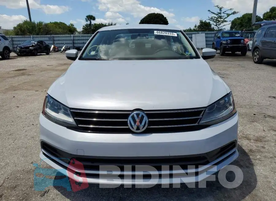 3VW2B7AJ2HM363747 Photo# 5