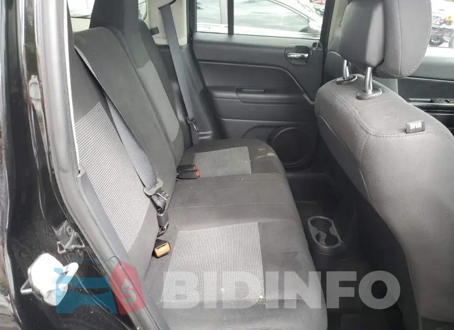 1C4NJPBB1GD536890 Photo# 11