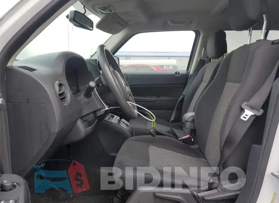 1C4NJPFB6ED720861 Photo# 7