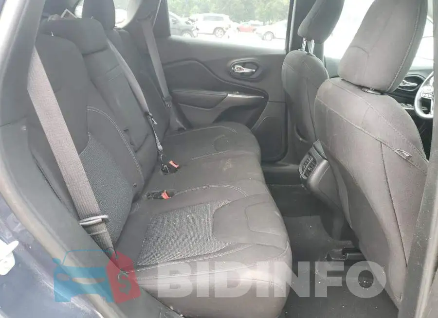 1C4PJLCB7KD405844 Photo# 11
