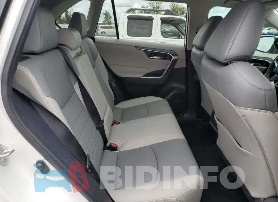 2T3C1RFV0NW186868 Photo# 11