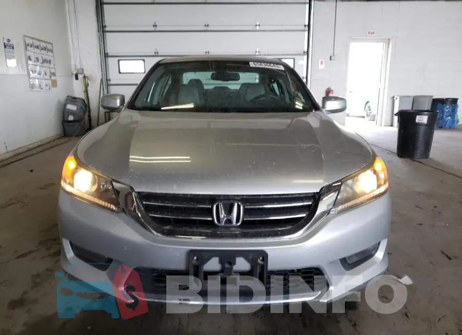 1HGCR2F83FA145890 Photo# 5