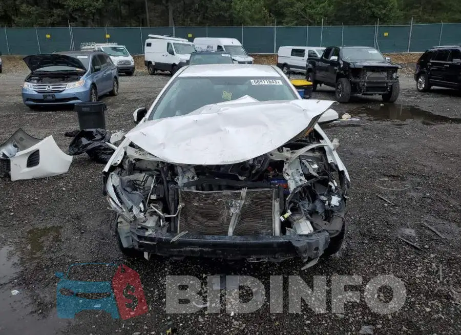 2T1BURHE1FC378182 Photo# 5