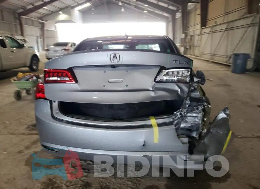 19UUB1F53JA010183 Photo# 6