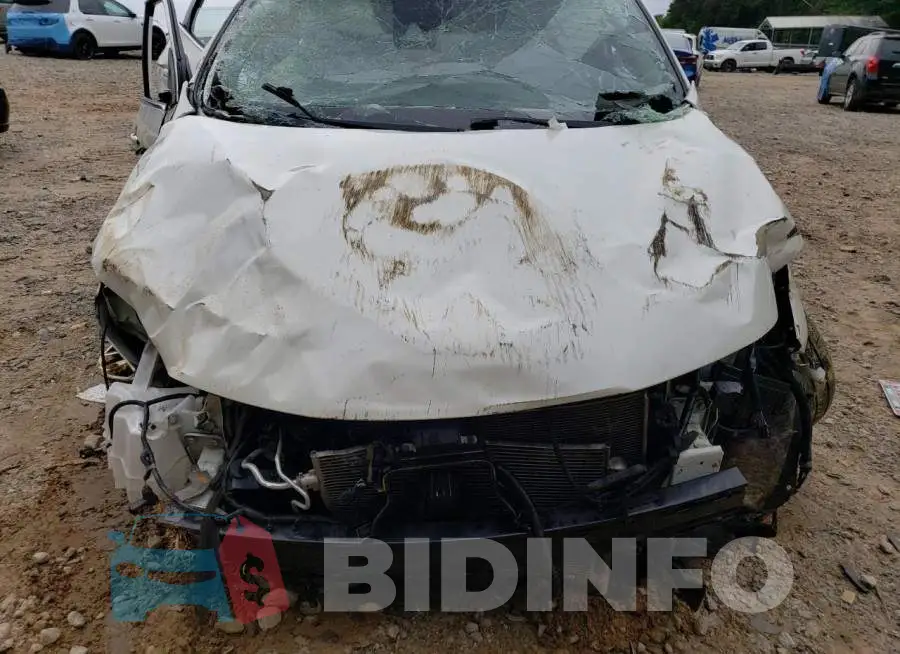 JN1BJ1CR8HW128083 Photo# 12