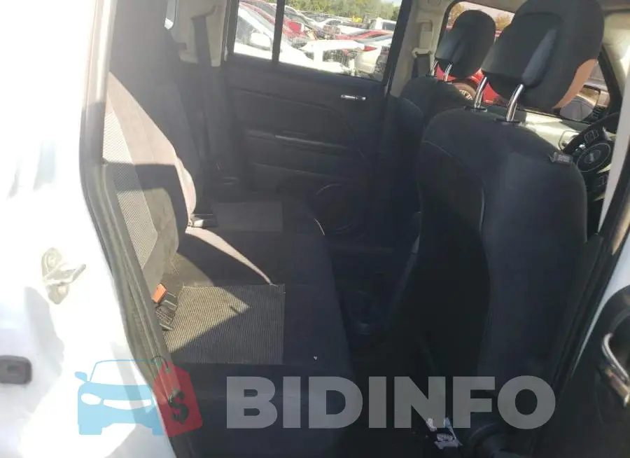 1C4NJPBB6FD361325 Photo# 11