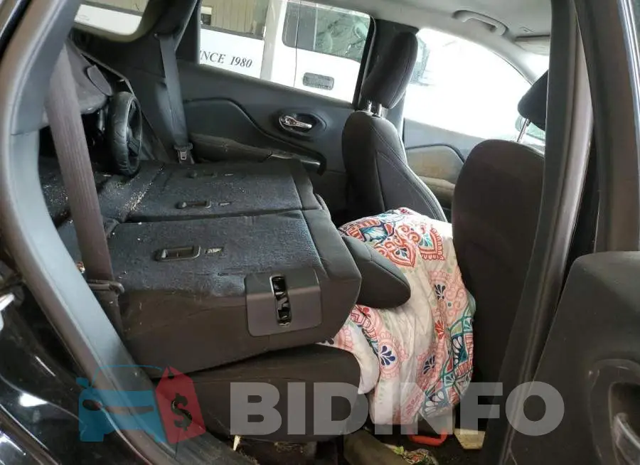 1C4PJLCB8KD247708 Photo# 11