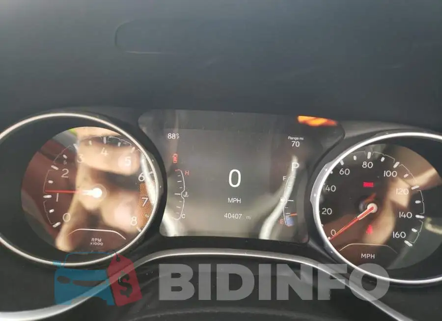 3C4NJDCB0JT401186 Photo# 9