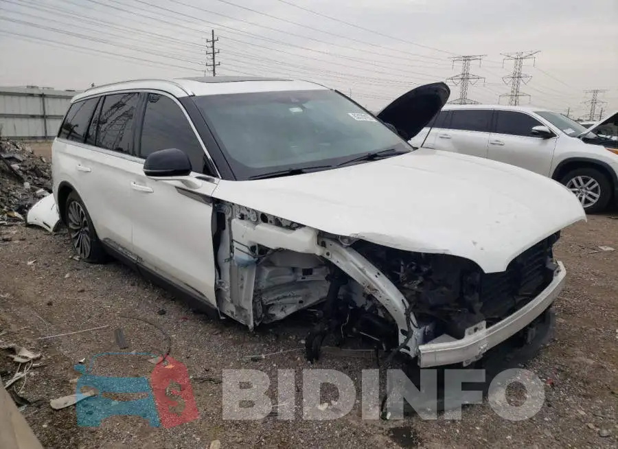 5LM5J7XC0LGL12867 Photo# 4