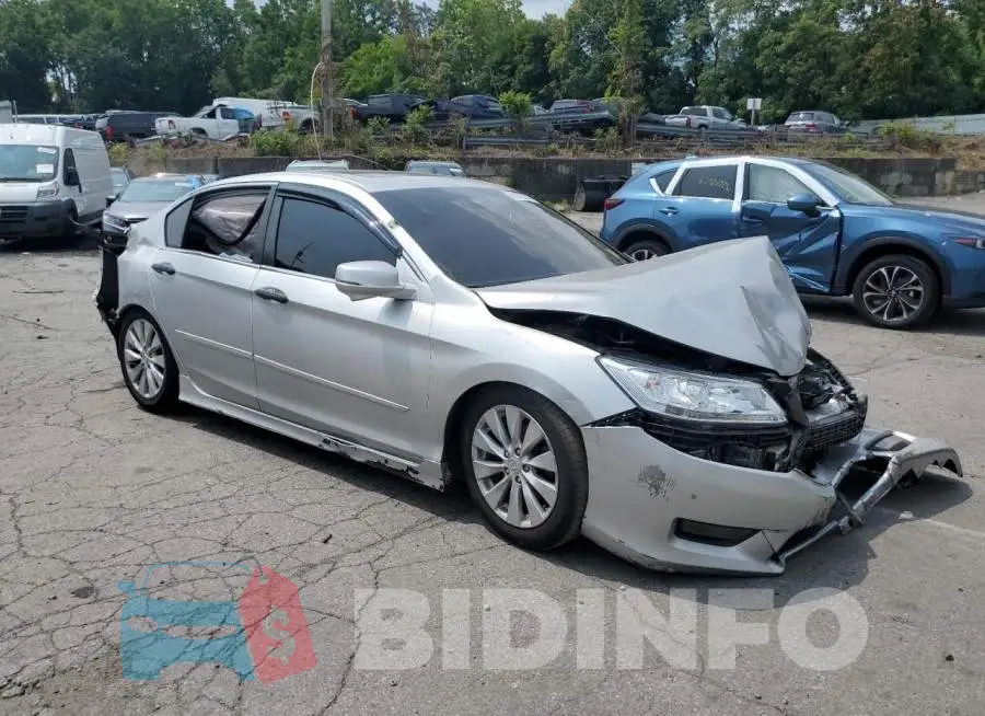 1HGCR2F8XEA180019 Photo# 4