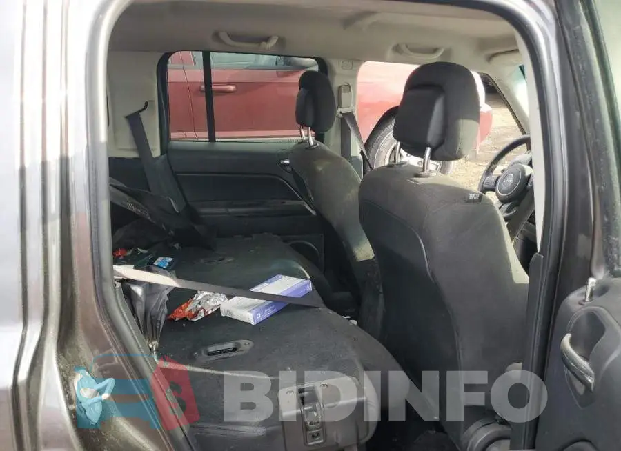1C4NJPFB1HD184762 Photo# 11
