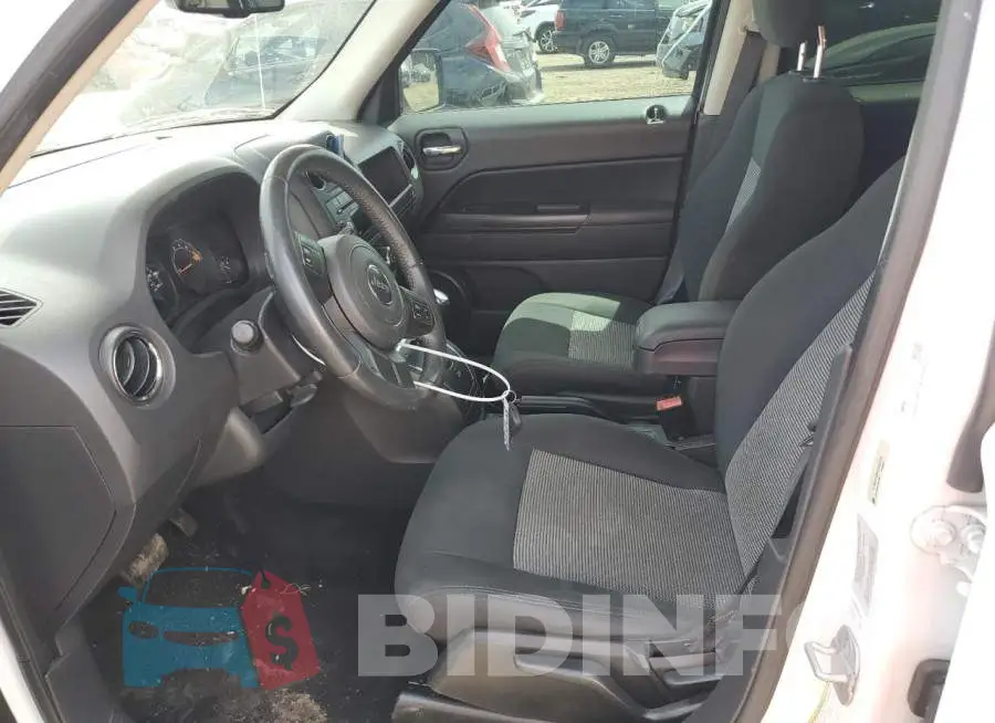1C4NJPFB8FD203725 Photo# 7